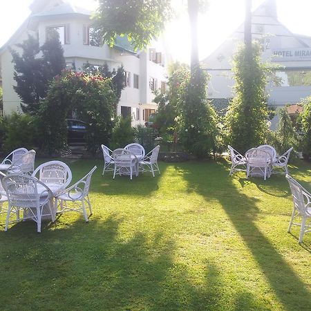 Hotel Mirage Srinagar  Exterior photo