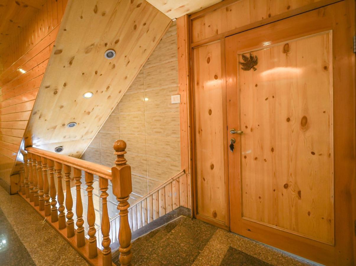 Hotel Mirage Srinagar  Exterior photo