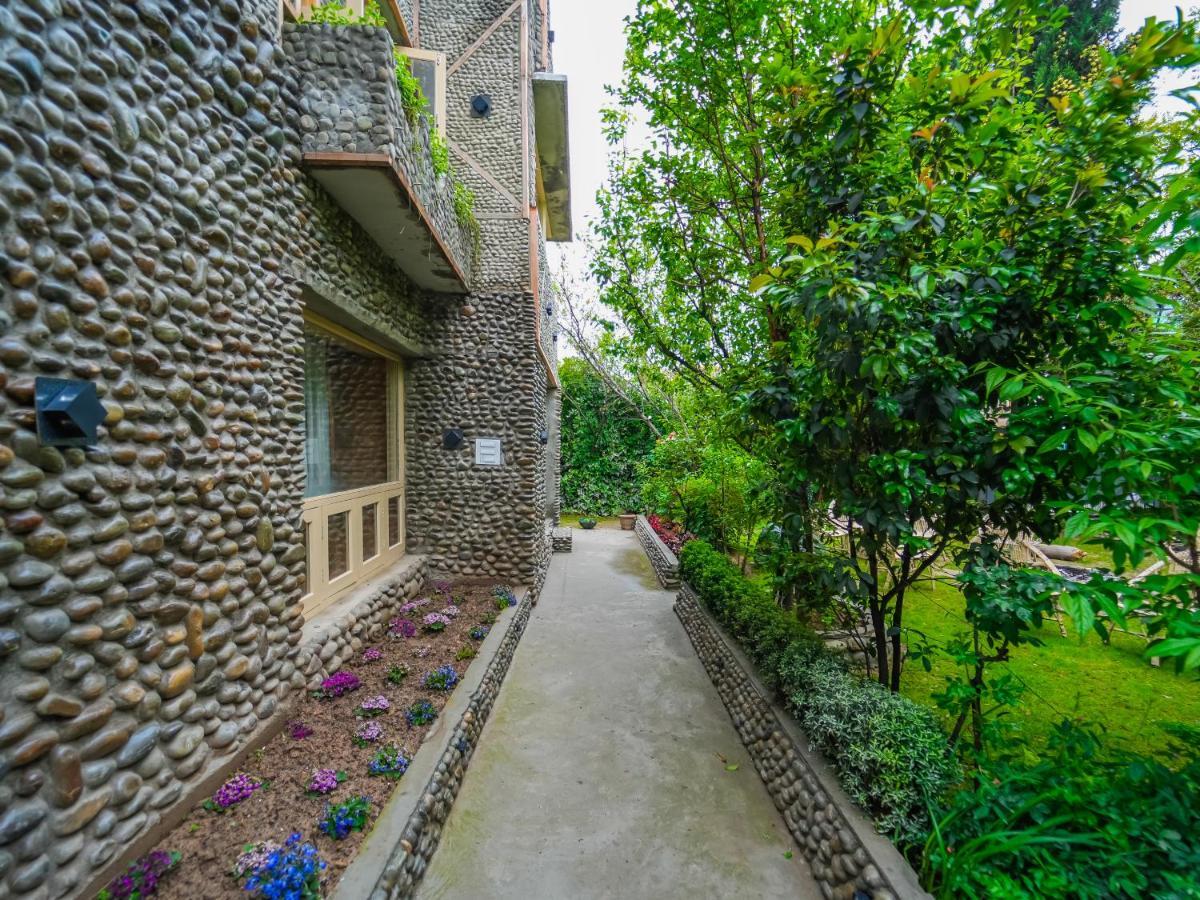 Hotel Mirage Srinagar  Exterior photo
