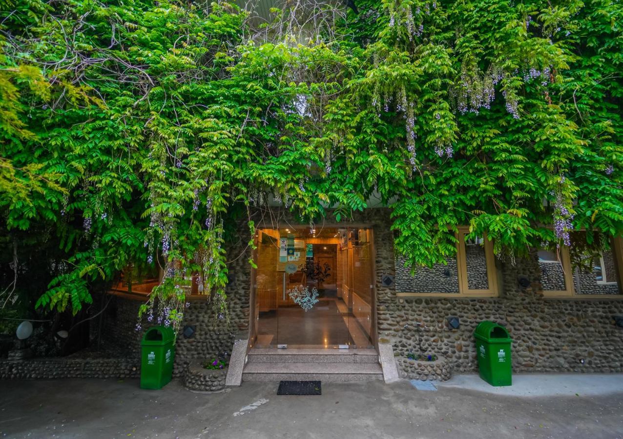 Hotel Mirage Srinagar  Exterior photo