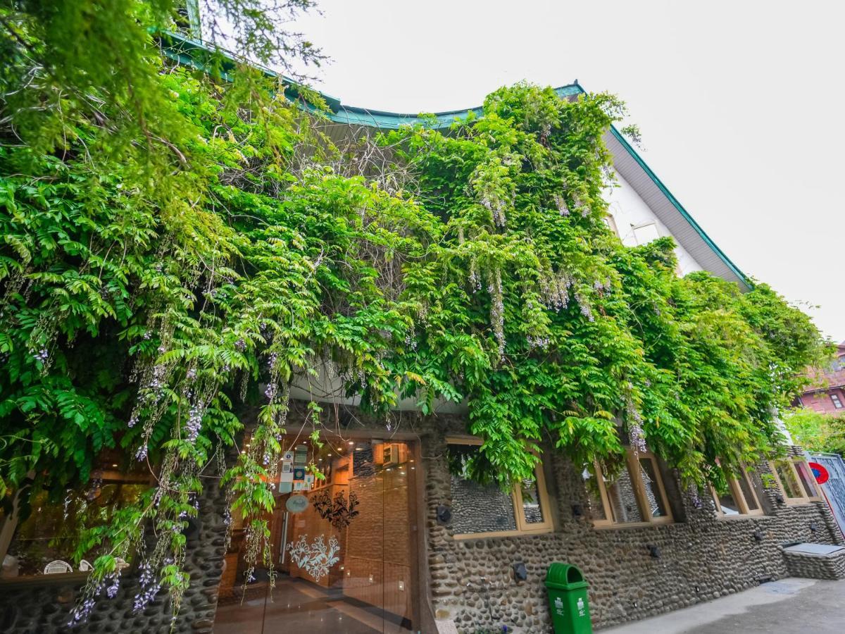 Hotel Mirage Srinagar  Exterior photo