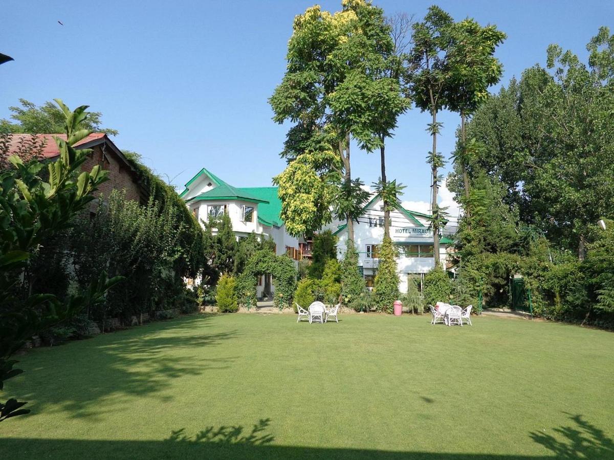 Hotel Mirage Srinagar  Exterior photo