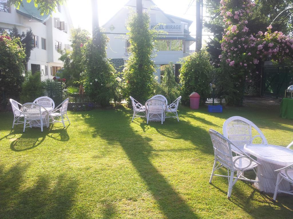 Hotel Mirage Srinagar  Exterior photo
